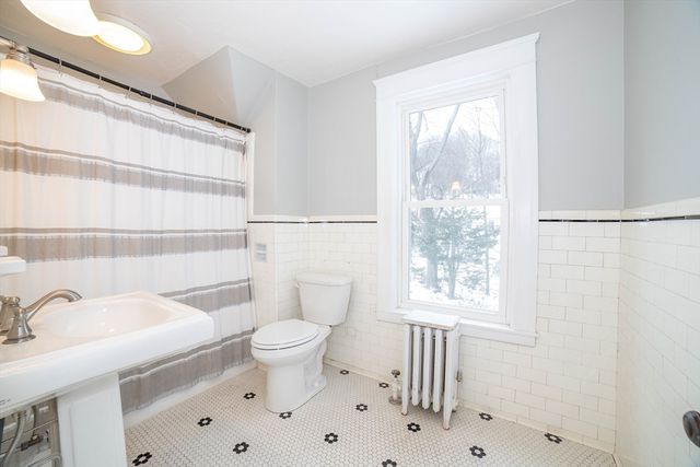 18 Hadwen Lane, Worcester, MA 01602