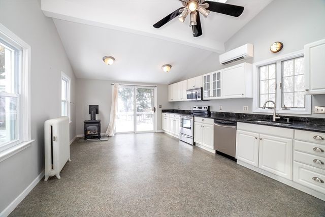 18 Hadwen Lane, Worcester, MA 01602