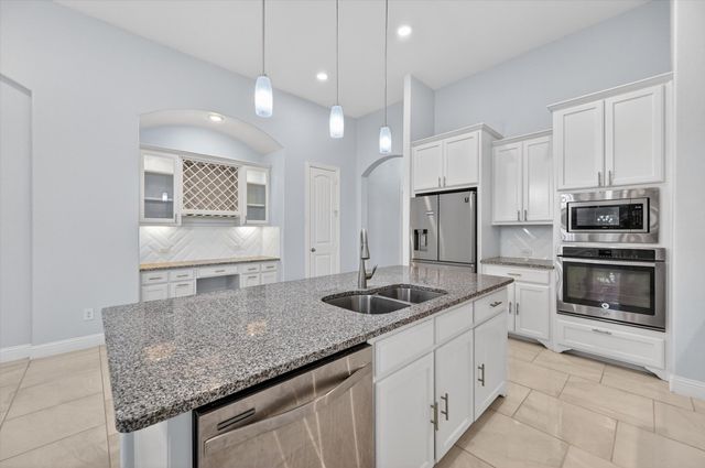 1107 Amber Rose Way, Arlington, TX 76005