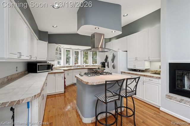 6530 Fredmoor Drive, Troy, MI 48098