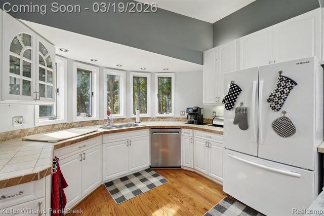 6530 Fredmoor Drive, Troy, MI 48098