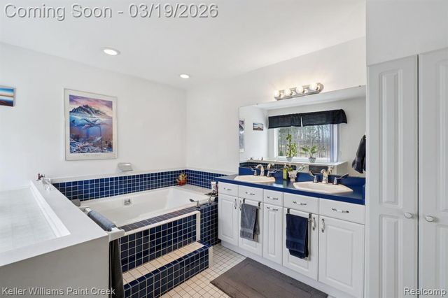 6530 Fredmoor Drive, Troy, MI 48098