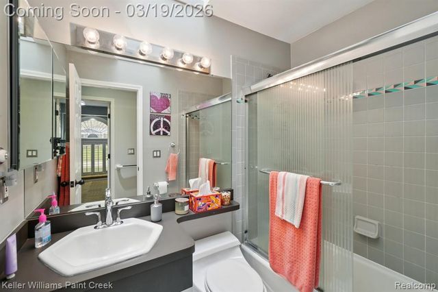 6530 Fredmoor Drive, Troy, MI 48098