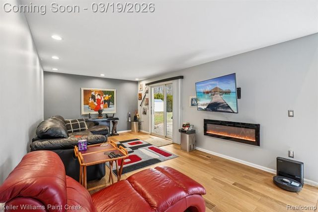 6530 Fredmoor Drive, Troy, MI 48098