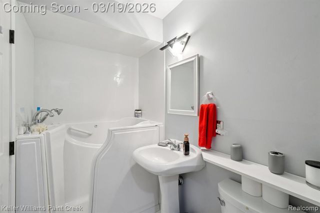 6530 Fredmoor Drive, Troy, MI 48098