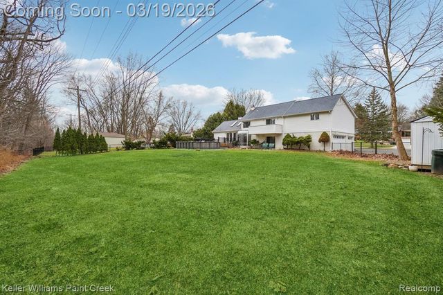 6530 Fredmoor Drive, Troy, MI 48098