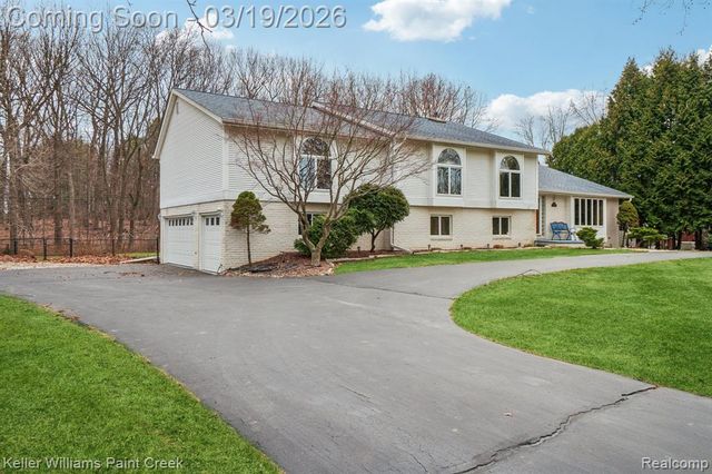 6530 Fredmoor Drive, Troy, MI 48098