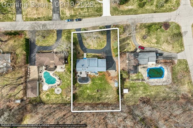 6530 Fredmoor Drive, Troy, MI 48098