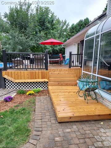 6530 Fredmoor Drive, Troy, MI 48098