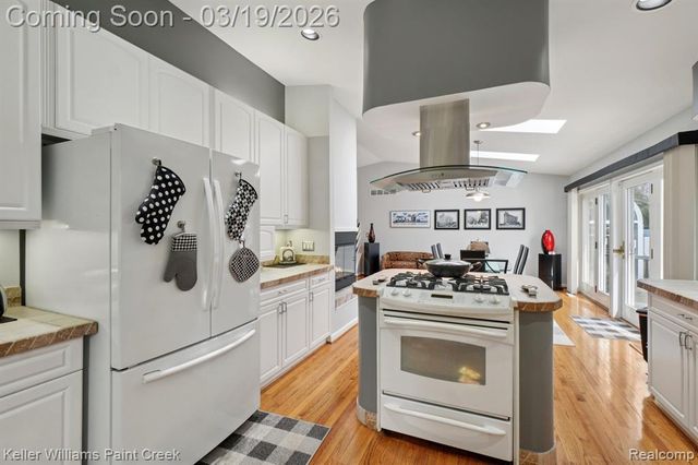 6530 Fredmoor Drive, Troy, MI 48098