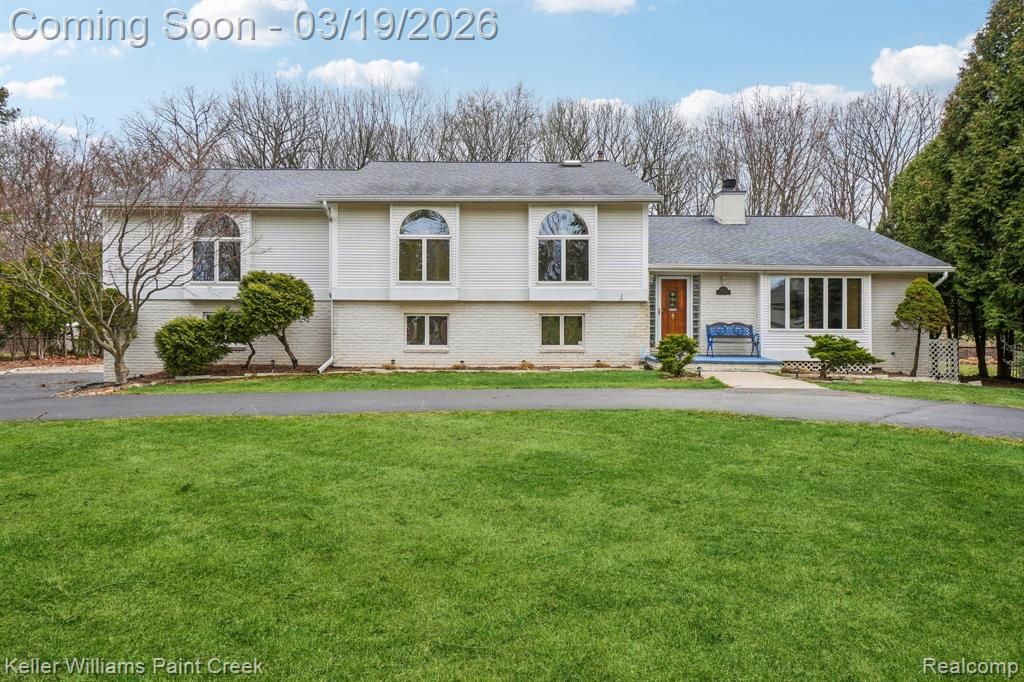 6530 Fredmoor Drive, Troy, MI 48098