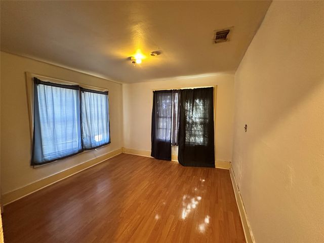 713 E Oklahoma Avenue, Sweetwater, TX 79556