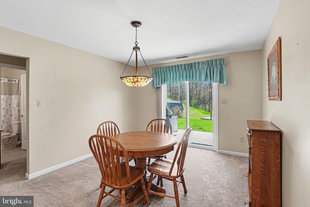 204 PINE CREST VILLAGE DR, Pine Grove, PA 17963
