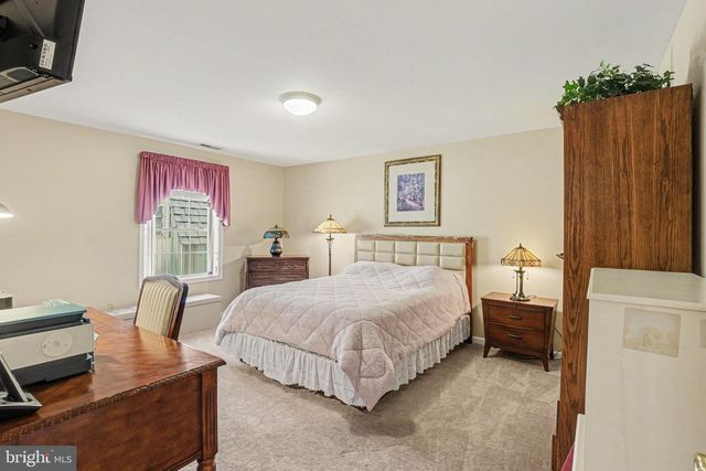 204 PINE CREST VILLAGE DR, Pine Grove, PA 17963