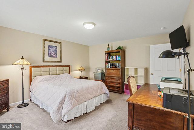 204 PINE CREST VILLAGE DR, Pine Grove, PA 17963