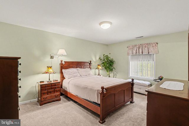 204 PINE CREST VILLAGE DR, Pine Grove, PA 17963