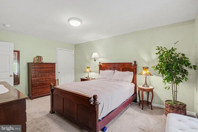 204 PINE CREST VILLAGE DR, Pine Grove, PA 17963