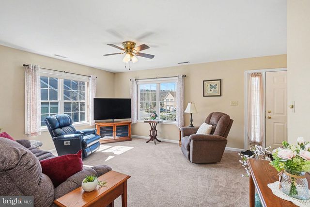 204 PINE CREST VILLAGE DR, Pine Grove, PA 17963