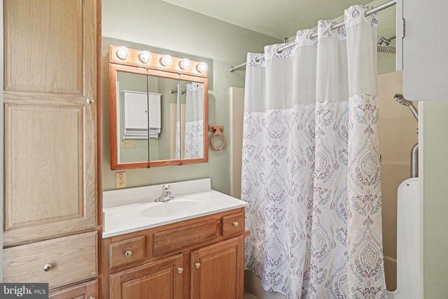 204 PINE CREST VILLAGE DR, Pine Grove, PA 17963