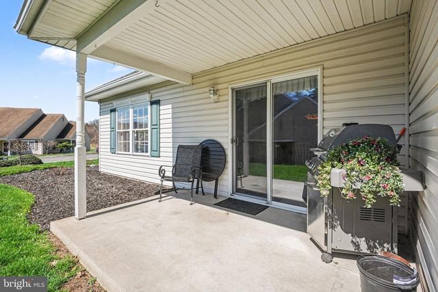204 PINE CREST VILLAGE DR, Pine Grove, PA 17963