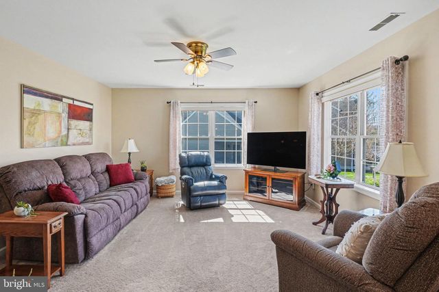 204 PINE CREST VILLAGE DR, Pine Grove, PA 17963