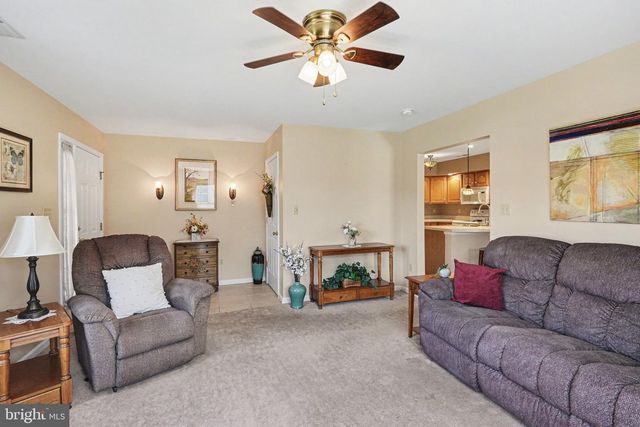 204 PINE CREST VILLAGE DR, Pine Grove, PA 17963