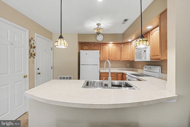 204 PINE CREST VILLAGE DR, Pine Grove, PA 17963