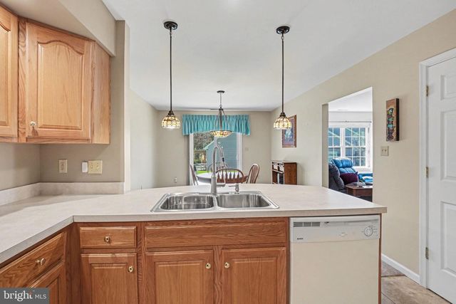 204 PINE CREST VILLAGE DR, Pine Grove, PA 17963