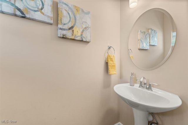 33165 Brookcrest Place, Avon Lake, OH 44012