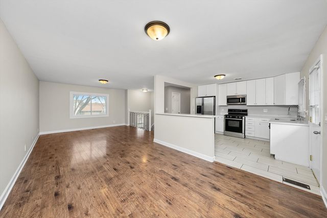 511 Freeman Avenue, Streamwood, IL 60107