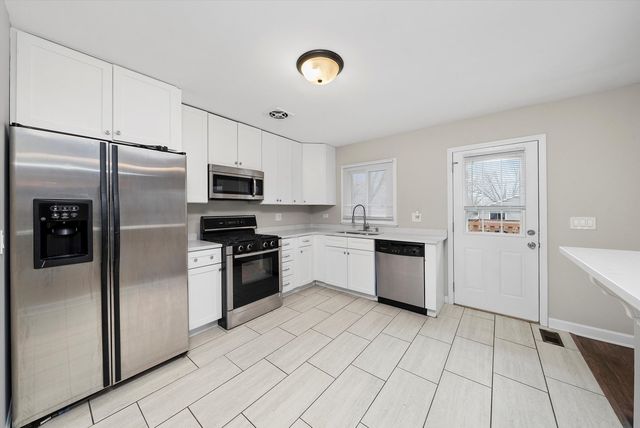 511 Freeman Avenue, Streamwood, IL 60107