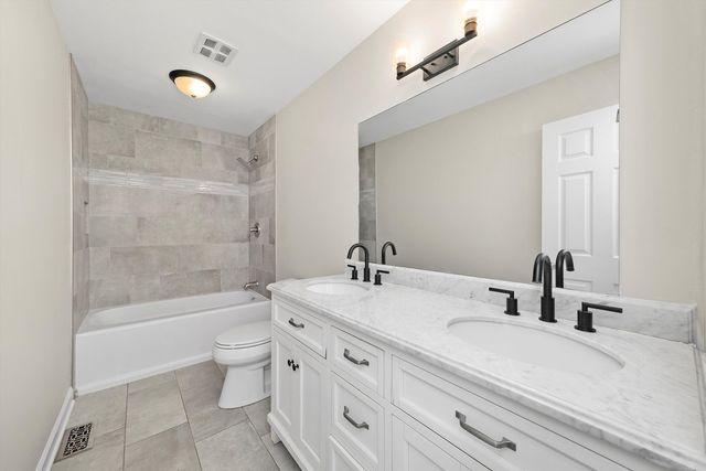 511 Freeman Avenue, Streamwood, IL 60107