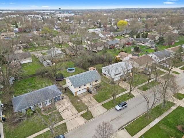 511 Freeman Avenue, Streamwood, IL 60107