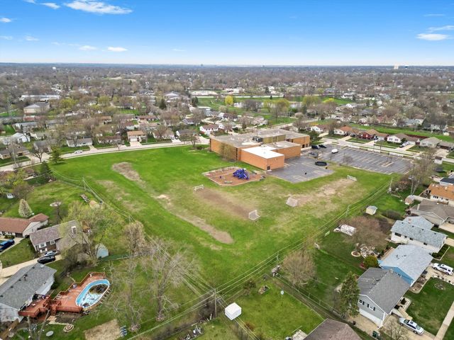 511 Freeman Avenue, Streamwood, IL 60107