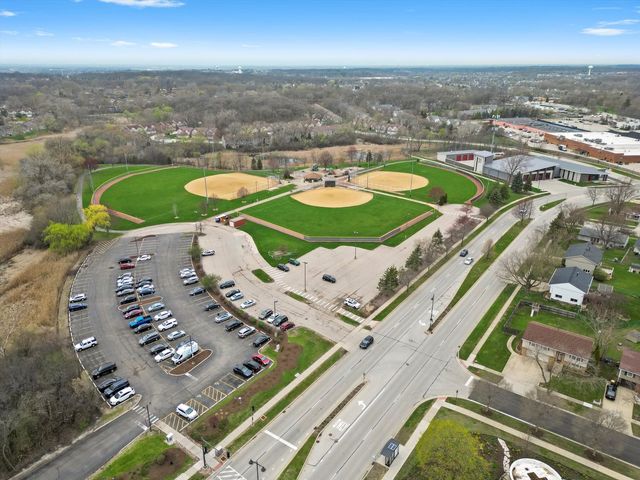 511 Freeman Avenue, Streamwood, IL 60107