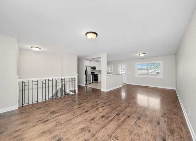 511 Freeman Avenue, Streamwood, IL 60107