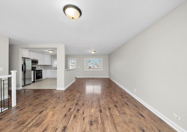 511 Freeman Avenue, Streamwood, IL 60107