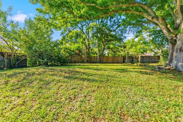 2521 HIGHLAND ACRES DR, Clearwater, FL 33761