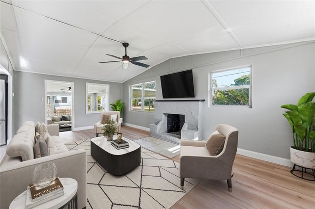 2521 HIGHLAND ACRES DR, Clearwater, FL 33761