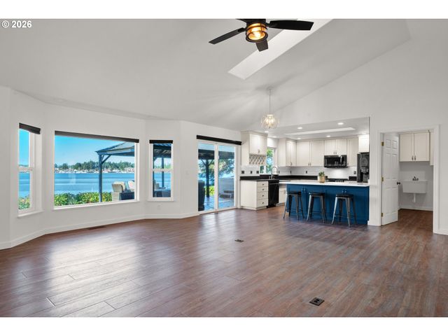 85675 GLENADA Rd, Florence, OR 97439