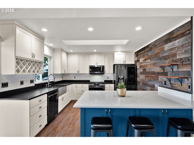 85675 GLENADA Rd, Florence, OR 97439