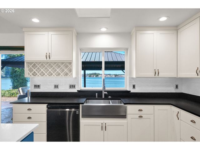 85675 GLENADA Rd, Florence, OR 97439