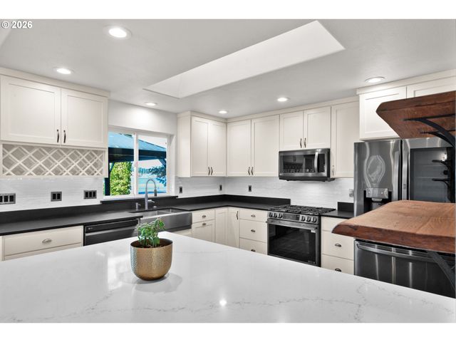 85675 GLENADA Rd, Florence, OR 97439