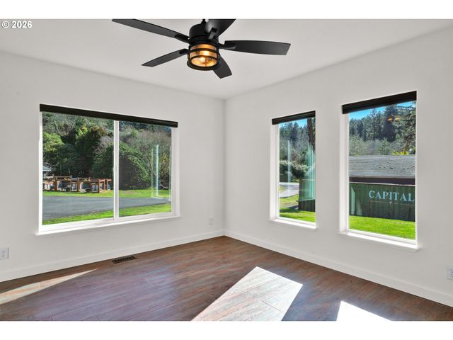 85675 GLENADA Rd, Florence, OR 97439