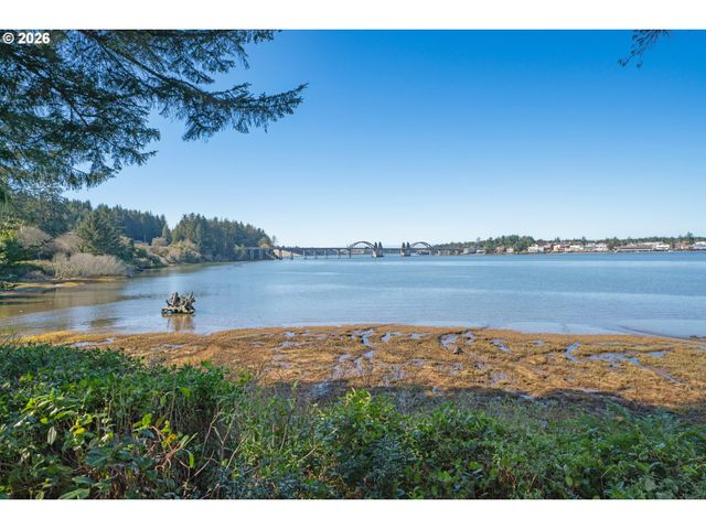 85675 GLENADA Rd, Florence, OR 97439