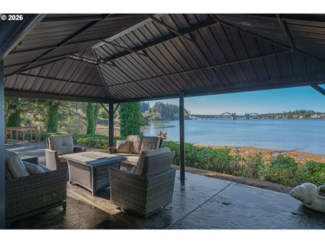 85675 GLENADA Rd, Florence, OR 97439