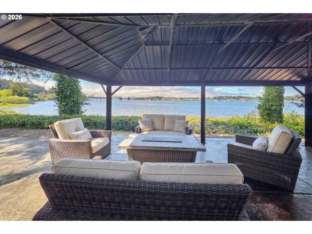 85675 GLENADA Rd, Florence, OR 97439