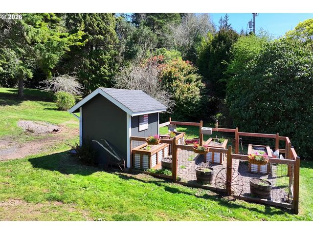 85675 GLENADA Rd, Florence, OR 97439