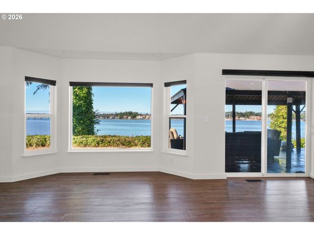 85675 GLENADA Rd, Florence, OR 97439