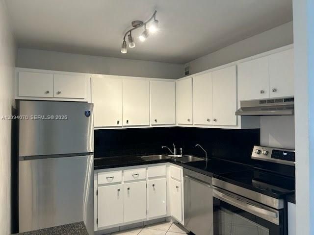 111 Golden Isles Drive E4, Hallandale Beach, FL 33009